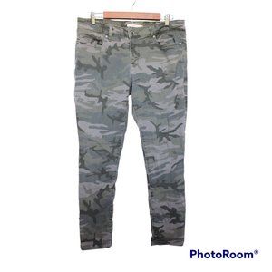 Levi's Camo Ankle Jeans Size 31